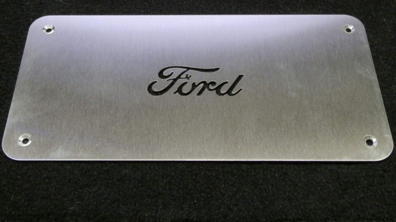 Edelstahl-Fußstütze Modell 62 ''Fußmattenplatte Mustang'' m. Ford-Logo - Bild 1.JPG