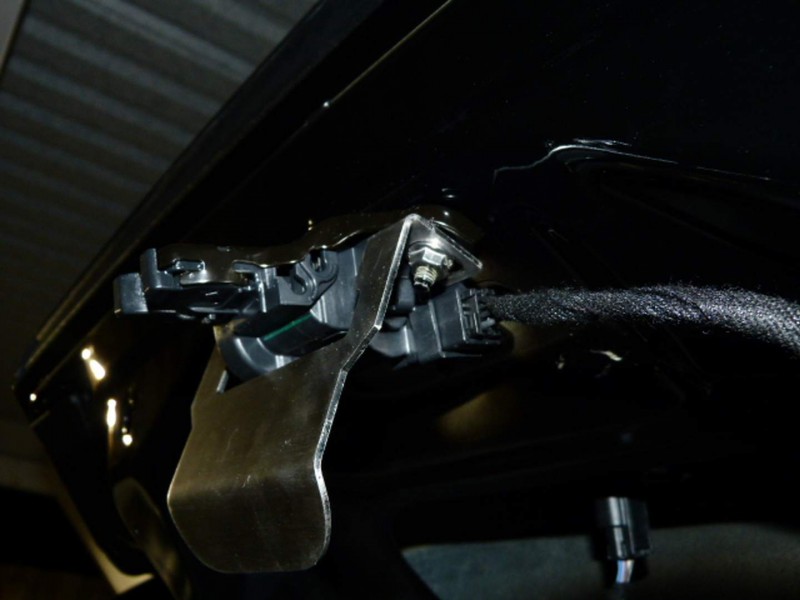 Edelstahl-Grifflasche ''Kofferraum Ford Mustang 2015'' - Bild 16.JPG
